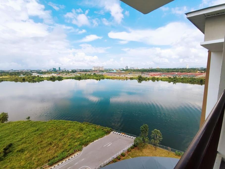 Muji Homestay Kuching Scenic View 2 Bedrooms Entire Apartment Exterior foto